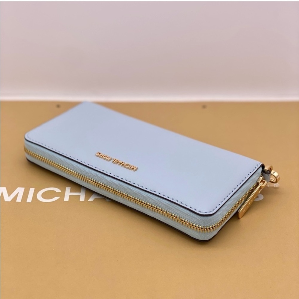Michael Kors Large Continental
Wallet Wristlet Vista Blue